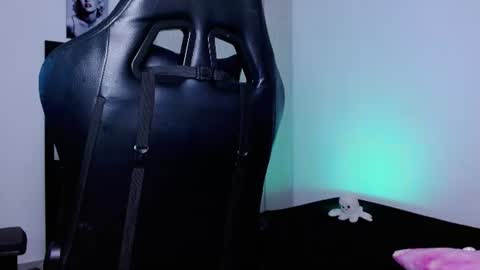 lliamm 2 online show from June 15, 5:31 am