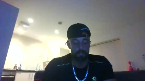 Leon online show from December 10, 11:30 pm