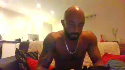 Leon online show from November 28, 9:28 pm