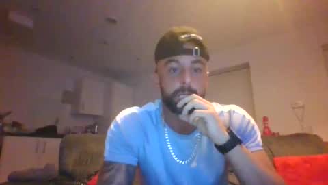 Leon online show from December 17, 6:03 pm