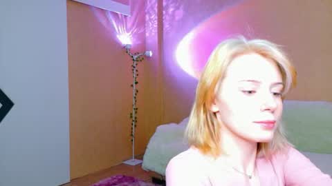 llovelymia online show from July 11, 3:20 am
