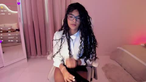 Snapshot of lm_kloeeh chatting on January 21, 11:13 pm Kloe see you 28-11  to celebrate my birthday online show from January 21, 11:13 pm