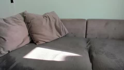 Emi online show from March 2, 5:08 am