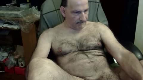 Snapshot of loades182025 chatting on December 5, 4:32 am loades182025 online show from December 5, 4:32 am