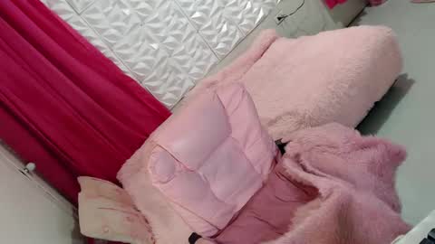 Snapshot of lobotara69 chatting on February 10, 11:23 pm Thea online show from February 10, 11:23 pm