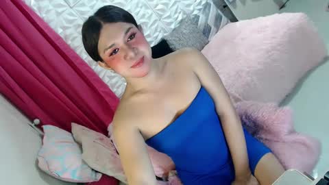 Snapshot of lobotara69 chatting on February 27, 6:40 am Thea online show from February 27, 6:40 am