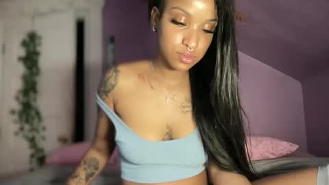 Snapshot of locsoffun chatting on December 17, 10:00 pm Dashaa online show from December 17, 10:00 pm