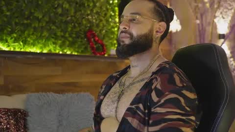 Snapshot of logan_cardenas1 chatting on April 8, 1:05 am logan_cardenas1 online show from April 8, 1:05 am