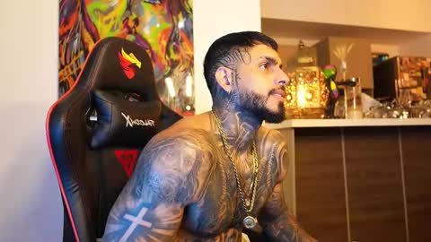 logan_hugh8 online show from September 28, 2:06 am