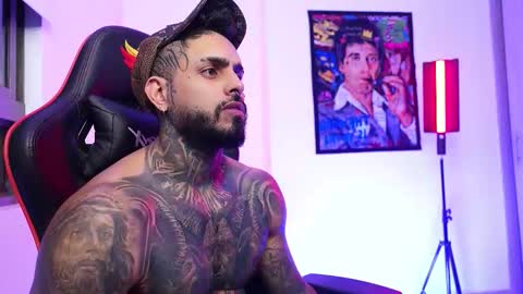 logan_hugh8 online show from November 5, 6:46 am