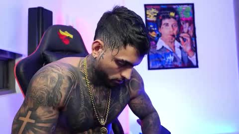 logan_hugh8 online show from November 25, 1:27 am