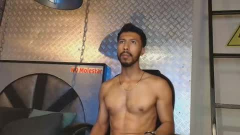 Snapshot of logan_mercer chatting on December 2, 5:02 am logan_mercer online show from December 2, 5:02 am