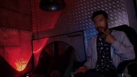 Snapshot of logan_mercer chatting on December 3, 3:14 am logan_mercer online show from December 3, 3:14 am