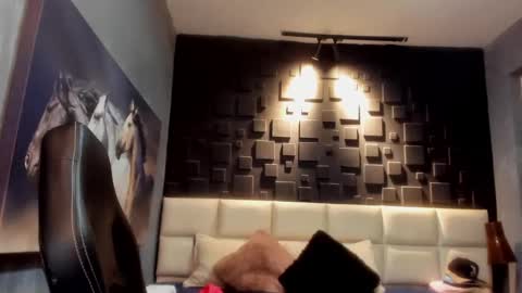 logan_varela online show from December 5, 7:38 pm