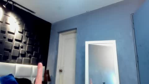 logan_varela online show from December 11, 1:15 am