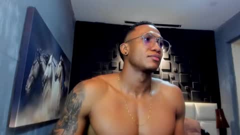 logan_varela online show from December 17, 11:49 pm