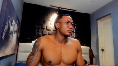 logan_varela online show from December 19, 10:13 am