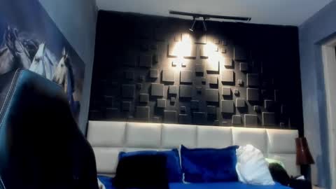 logan_varela online show from December 24, 9:17 am