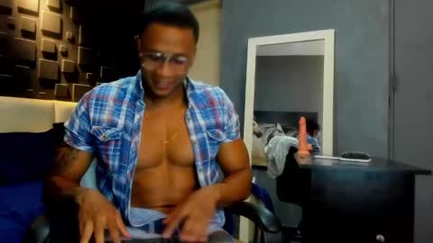 logan_varela online show from December 25, 12:47 pm