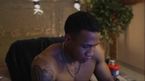 Snapshot of logan_varela chatting on October 2, 10:06 pm logan_varela online show from October 2, 10:06 pm