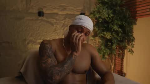 Snapshot of logan_varela chatting on October 24, 12:23 pm logan_varela online show from October 24, 12:23 pm