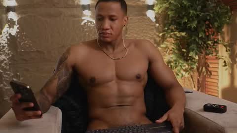 Snapshot of logan_varela chatting on November 18, 10:03 pm logan_varela online show from November 18, 10:03 pm