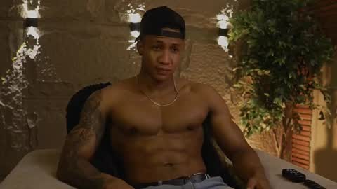 Snapshot of logan_varela chatting on November 22, 8:35 am logan_varela online show from November 22, 8:35 am