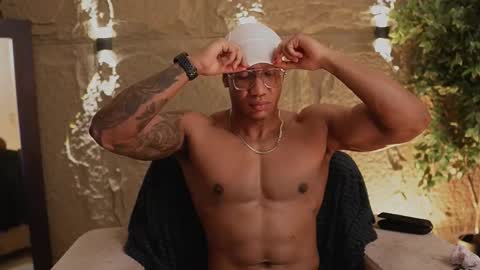 Snapshot of logan_varela chatting on November 25, 10:15 am logan_varela online show from November 25, 10:15 am