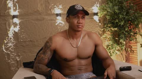 Snapshot of logan_varela chatting on November 27, 12:24 am logan_varela online show from November 27, 12:24 am