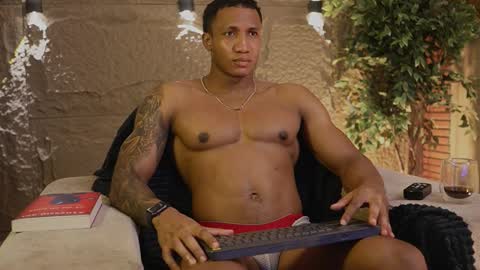 Snapshot of logan_varela chatting on November 27, 9:50 pm logan_varela online show from November 27, 9:50 pm