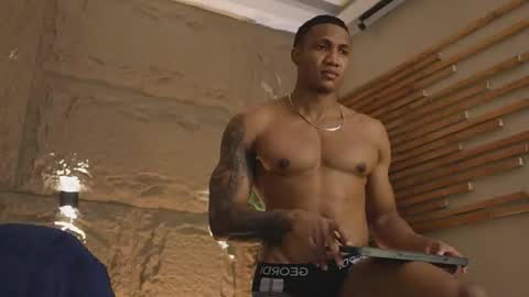 logan_varela online show from December 19, 11:01 pm