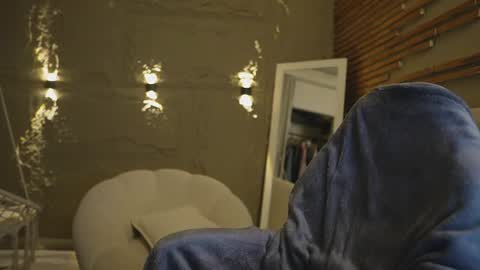 logan_varela online show from June 7, 3:27 pm