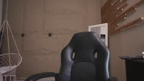 logan_varela online show from June 30, 11:44 am