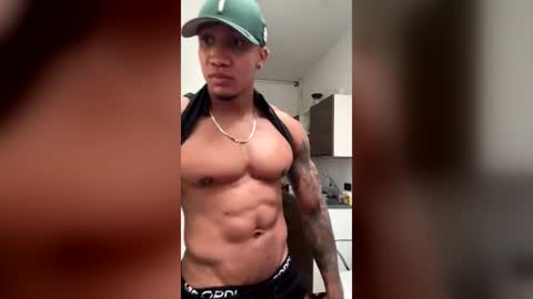 logan_varela online show from July 5, 9:33 pm