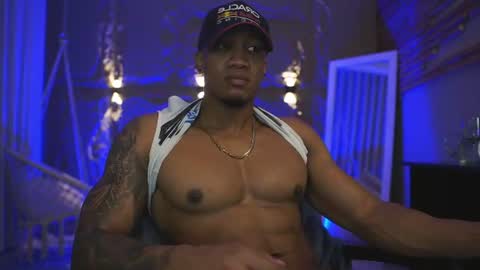 logan_varela online show from July 19, 11:47 am