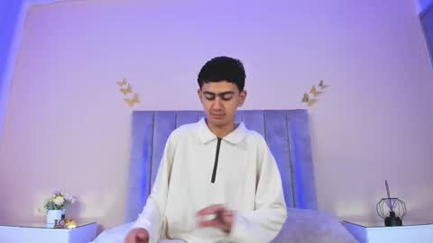 Snapshot of logan_wolf_ chatting on December 14, 12:32 pm Logan online show from December 14, 12:32 pm