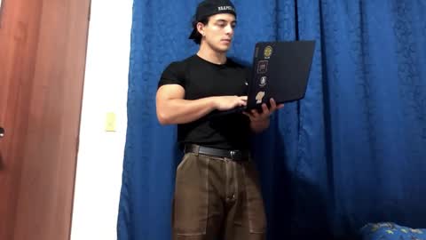 Snapshot of logan_x3 chatting on December 15, 2:08 am Logan online show from December 15, 2:08 am