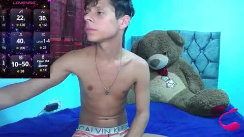 Snapshot of loganevans8 chatting on November 23, 11:32 am Logan online show from November 23, 11:32 am