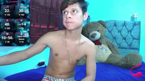 Snapshot of loganevans8 chatting on December 18, 12:38 am Logan online show from December 18, 12:38 am