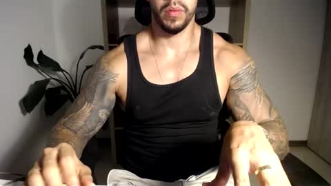 Logan Wolfp online show from June 6, 1:00 am