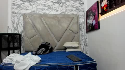 loganjhonson online show from September 23, 2:25 am