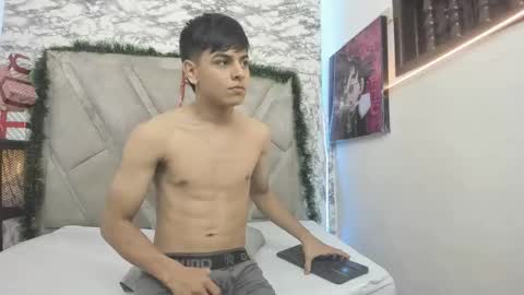 loganjhonson online show from November 25, 2:44 am