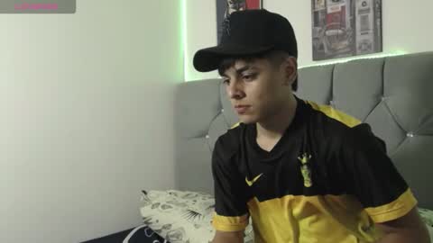 loganjhonson19 online show from January 18, 3:21 am