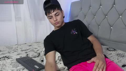 Snapshot of loganjhonson19 chatting on April 3, 3:15 am loganjhonson19 online show from April 3, 3:15 am