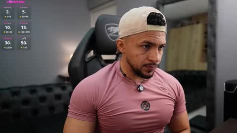 Snapshot of loganmartinx chatting on February 19, 10:06 pm loganmartinx online show from February 19, 10:06 pm