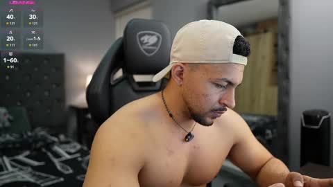 Snapshot of loganmartinx chatting on March 10, 12:15 am loganmartinx online show from March 10, 12:15 am