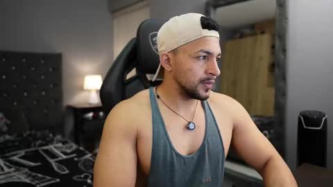 Snapshot of loganmartinx chatting on March 15, 12:38 am loganmartinx online show from March 15, 12:38 am