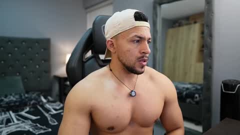 Snapshot of loganmartinx chatting on March 22, 1:09 am loganmartinx online show from March 22, 1:09 am