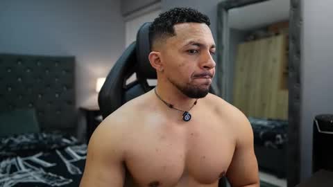 Snapshot of loganmartinx chatting on March 27, 12:16 am loganmartinx online show from March 27, 12:16 am