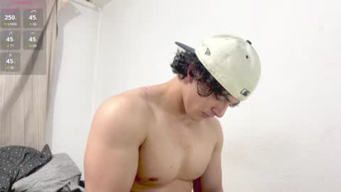 Snapshot of logann_x3 chatting on June 13, 4:54 am Logan online show from June 13, 4:54 am